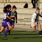 La blanquiverde Shell escapa de la presin de dos jugadoras del Mlaga. Foto: J. Snchez