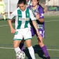 Aina Torres protege el baln ante la presin de una jugadora del Mlaga. Foto: J. Snchez