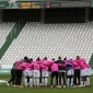 Conjura de los jugadores y cuerpo tcnico antes de iniciar el encuentro ante el Linares. Foto: Fran Prez